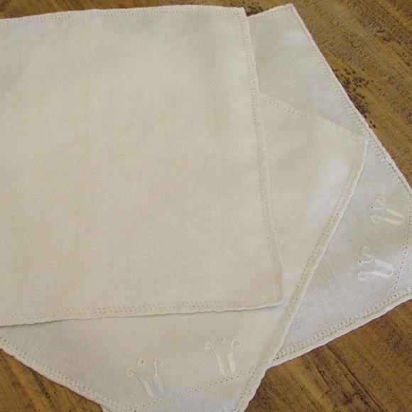 Cream Embroidery cutout doily - Picture 1 of 7